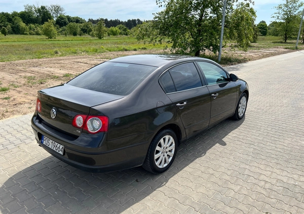 Volkswagen Passat cena 13900 przebieg: 252124, rok produkcji 2006 z Konin małe 106